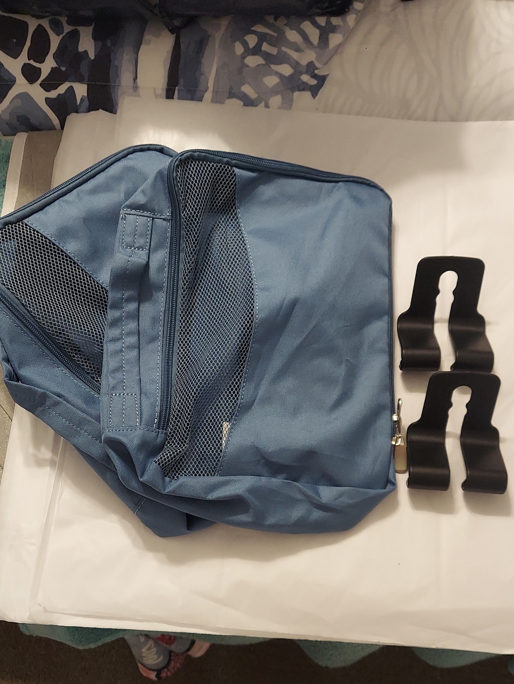 2 Packing Cubes And 2 Vehicle Head Ready Purse/bag Hangers